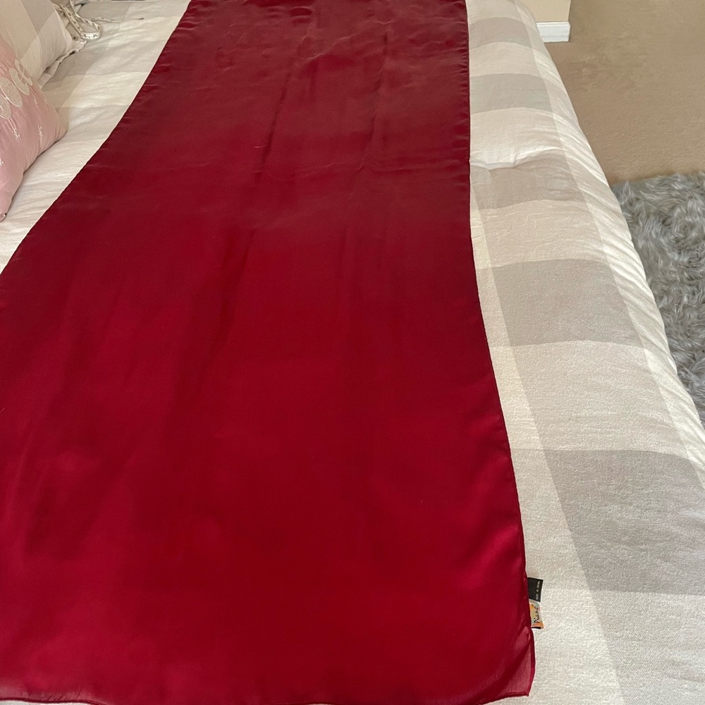 RED SCARF - Picture 5 of 7